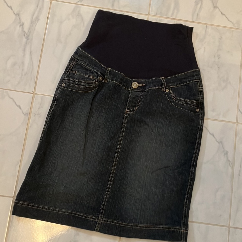 Thyme maternity blue denim jeans skirt. EUC!